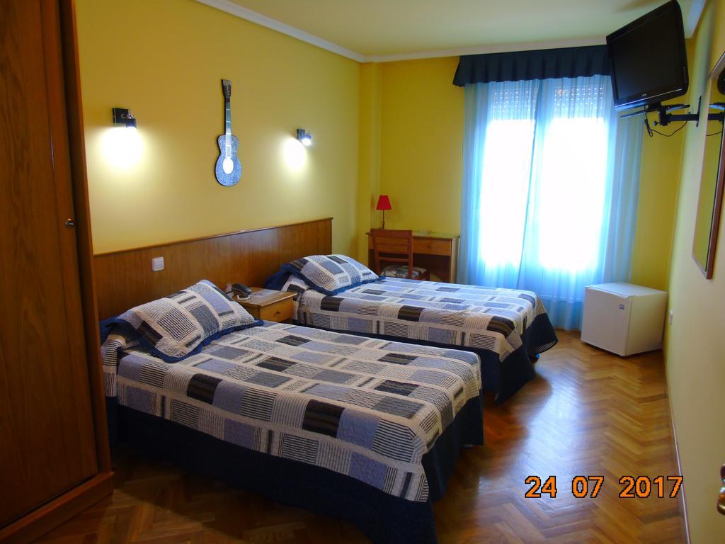 Hotel San Juan Revilla De Camargo Rom bilde