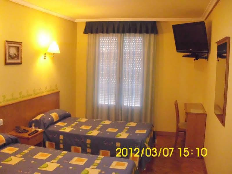 Hotel San Juan Revilla De Camargo Eksteriør bilde